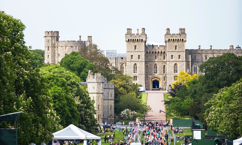 WINDSOR, STONEHENGE, LUNCH in LACOCK